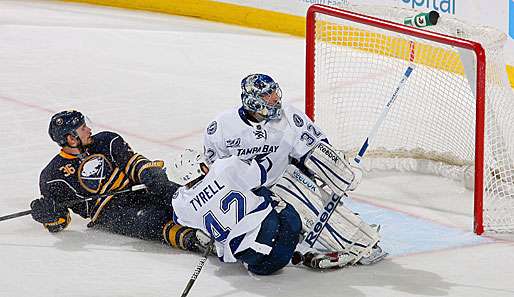 Patrick Kaleta (l.) bezwang mit Buffalo die Lightning