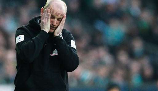 Thomas Schaaf ist die Krise von Werder Bremen am Gesicht abzulesen