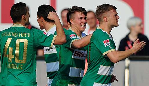 Johannes Geis (r.) entschied mit einem Traumtor aus 25 Metern das Derby zugunsten von Fürth