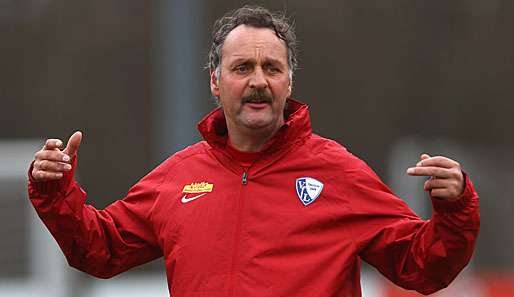 Trainer-Rückkehrer Peter Neururer greift gleich ordentlich durch und suspendiert zwei Spieler