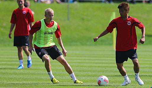 Sebastian Rode (l.) verletzte sich im Training - der Einsatz gegen Mainz 05 ist fraglich