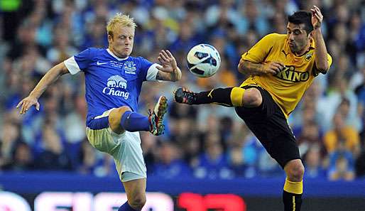 Vor der Saison haben sich AEK Athen und Michalis Pavlis (r.) noch mit dem FC Everton gemessen