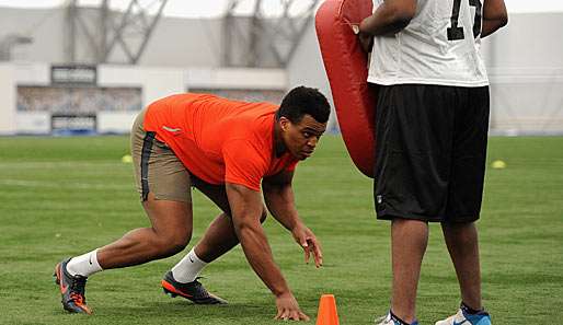 Das harte Training hat sich gelohnt. Lawrence Okoye hat seinen NFL-Vertrag bekommen