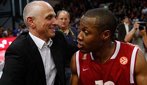 Wolfgang Heyder (l.) hofft auf einen Playoff-Lauf seiner Brose Baskets