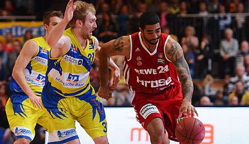 Jeremiah Massey (r.) und die Brose Baskets gehen ab sofort getrennte Wege