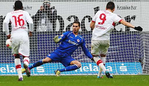 Kevin Trapp (M.) trainiert wieder mit der Mannschaft