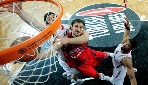 Nenad Krstic steht im ZSKA Moskau im Final Four-Turnier in London