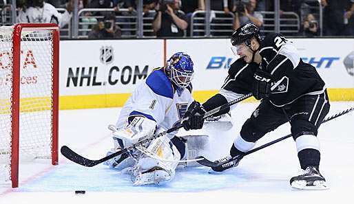Dustin Brown (r.) und seine Los Angeles Kings stehen in Runde zwei der NHL-Playoffs