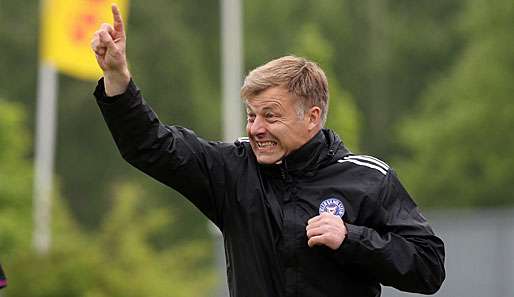 Nach oben: Thorsten Gutzeit, Trainer von Holstein Kiel, will mit seiner Mannschaft hoch in die 3. Liga