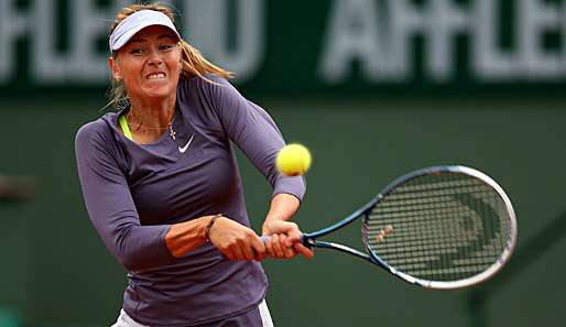 Maria Sharapova wurde gegen Eugenie Bouchard bei 4:2 im zweiten Satz von Regen gestoppt