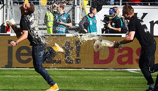 In Frankfurt schwimmen sie kommende Saison geradezu in Geld. Kevin Trapp (l.) badet in Bier