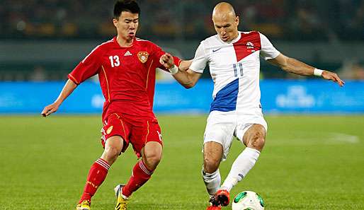 Arjen Robben (r.) schoss im letzten Testspiel Hollands vor der Sommerpause das 2:0 gegen China