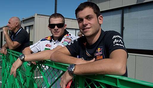 Stefan Bradl (l.) und Sandro Cortese hatten bei einem Freundschaftsspiel in Barcelona viel Spaß