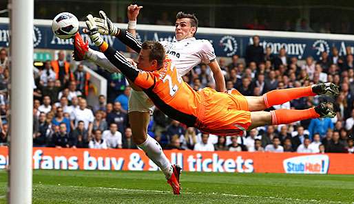 Gareth Bale (hinten) wurde zum besten Spieler der vergangenen Premier-League-Saison gewählt