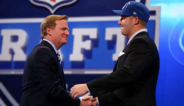 Björn Werner beim Draft mit NFL-Commissioner Roger Goodell