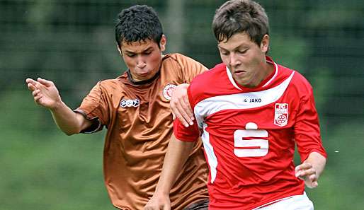 Okan Kurt (l.) und Andrej Startsev werden zukünftig die Profis des FC St. Pauli verstärken