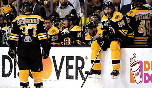 Too old for this Sh...? Jaromir Jagr (r.) wird bei den Boston Bruins nicht mehr gebraucht