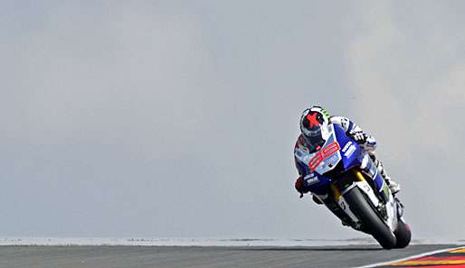 Jorge Lorenzo stürzte auf dem Sachsenring und musste am Schlüsselbein operiert werden