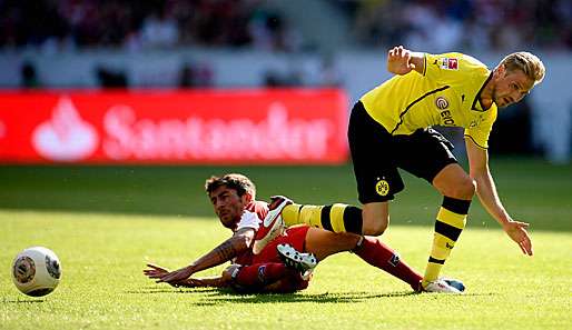 Kerem Demirbay (u.) im Zweikampf mit Oliver Kirch