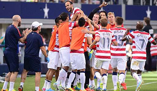 Doppelpacker und Held: Landon Donavan (M.) erzielt im Halbfinale gegen Honduras zwei Treffer