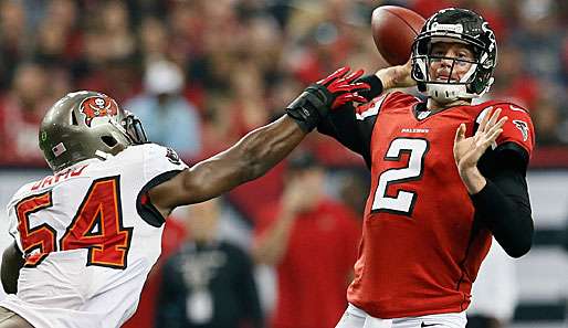 Matt Ryan (r.) hat sich seinen Verbleib in Atlanta vergolden lassen
