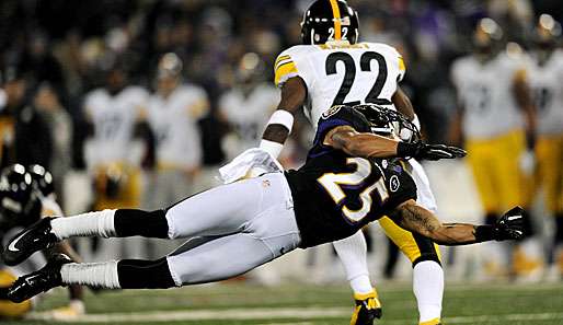Asa Jackson (u.) vom Super Bowl-Gewinner Baltimore Ravens wurde erneut des Doping überführt
