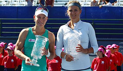 Victoria Azarenka (r.) musste sich in Carslbad Samantha Stosur (r.) geschlagen geben