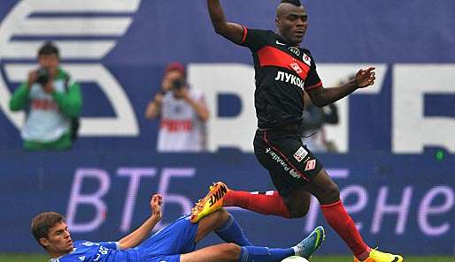 Emmanuel Emenike (r.) kehrt Spartak Moskau den Rücken