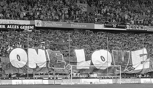 Trauer unter den MSV-Fans: Ein Fan starb beim Spiel gegen Regensburg an einem Herzinfarkt