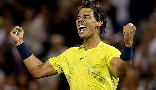 Rafael Nadal jubelt nach dem umkämpften Dreisatzsieg gegen den Weltranglistenersten