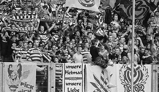 Der MSV Duisburg trauert nach dem Spiel gegen Regensburg um zwei tote Fans