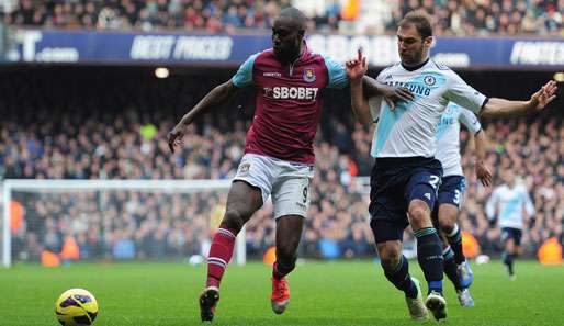 Carlton Cole (l.) stand letzte Saison in der Liga nur 14 Mal in der Startelf 