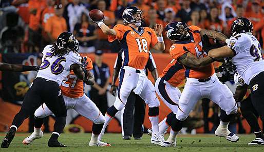 Peyton Manning (M.) wurde zum Mann des Abends im Sports Authority Field at Mile High