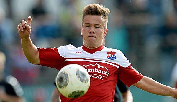 In dieser Saison stand Fabian Götze (r.) auch gegen seinen Ex-Verein auf dem Platz