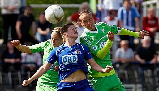 Johanna Tietge (l.) erlitt im Training eine schwerwiegende Verletzung im rechten Knie