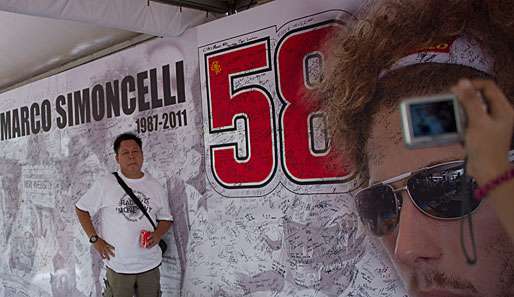 In San Marino wurde bereits eine Wand zu Ehren des verstorbenen Simoncelli errichtet
