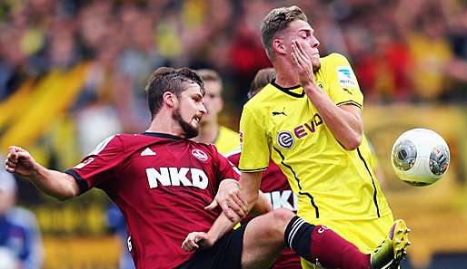 Marvin Ducksch (r.) gab sein Startelfdebüt in der Bundesliga, Per Nilsson staubte zum 1:1 ab