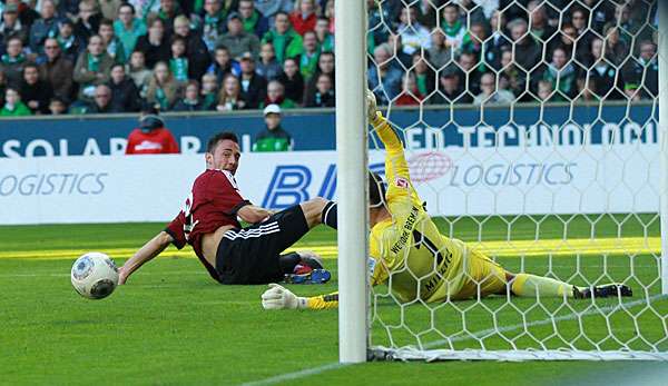 Der Ausgleich: Kurz nach seiner Einwechslung traf Josip Drmic zum zwischenzeitlichen 2:2