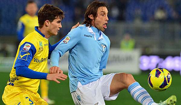 Lazio Rom muss insgesamt neun Monate lang auf Kapitän Stefano Mauri (r.) verzichten