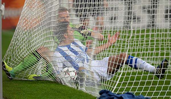 Bernd Leno und Gorka Elustondo gerieten am Mittwochabend öfter aneinander