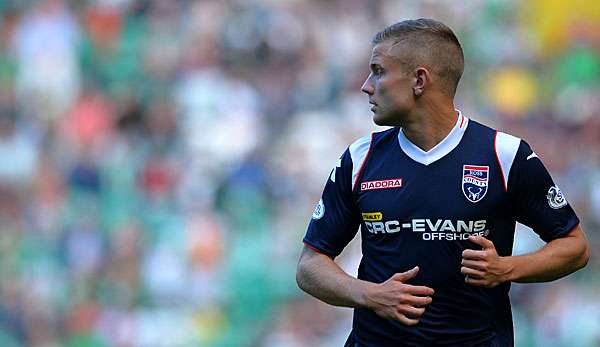 Hier war noch alles gut: Ross County´s Alex Cooper spielt bei Licht