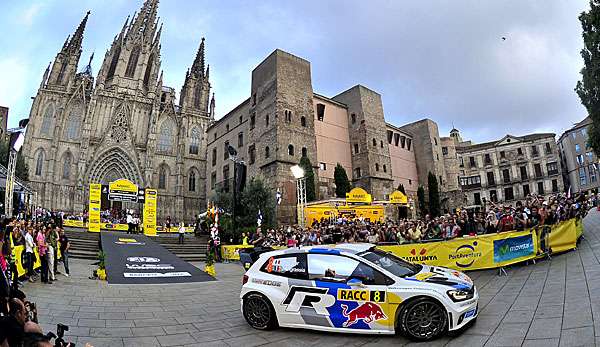 Sebastien Ogier vor der Kathedrale in Barcelona