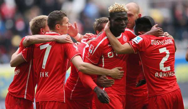 Düsseldorf bejubelt mit Torschütze Aristide Bance den Führungstreffer