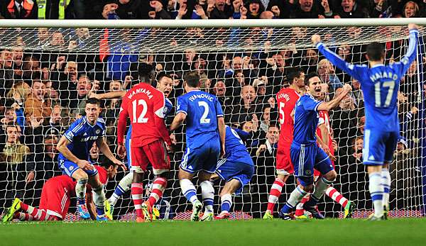 Die Blues taten sich gegen Southampton lange Zeit schwer. Cahill (l.) ließ den Knoten platzen