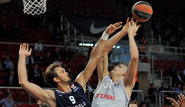 Maik Zirbes (r.) zeigte gegen Alba Berlin eine starke Leistung