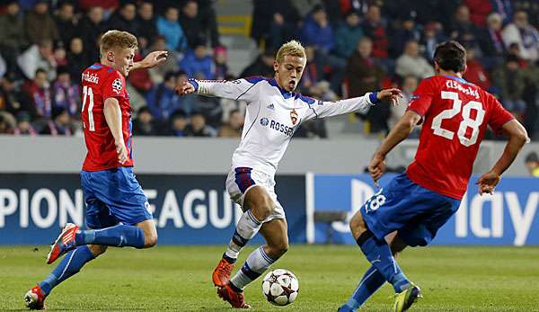 In der Champions League wäre Keisuke Honda (M.) für Milan nicht spielberechtigt