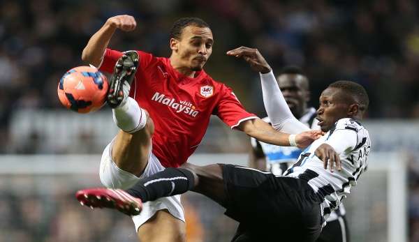 Peter Odemwingie (l.) läuft in Zukunft für Stoke in der Premier League auf