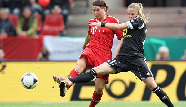 Ana-Maria Crnogorcevic (r.) spielt seit Juli 2011 für den 1. FFC Frankfurt