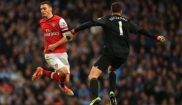 Thomas Vermaelen (l.) kam 2009 von Ajax  Amsterdam zu den Gunners