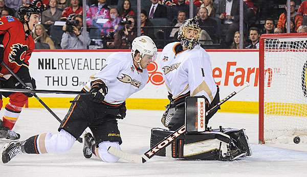 Mikael Backlund (l.) und die Flames zerlegten die Ducks